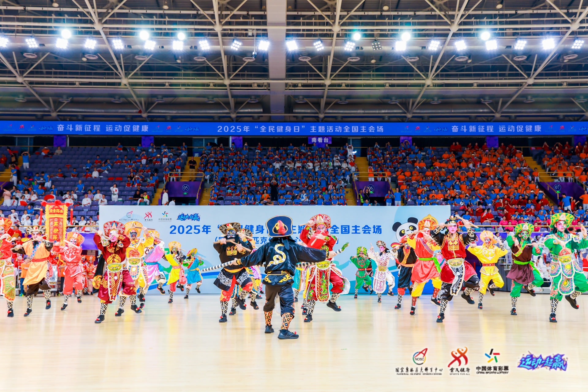 广东宏远集训基地迎来徐杰回归，小外援也已到位，新赛季一起加油！